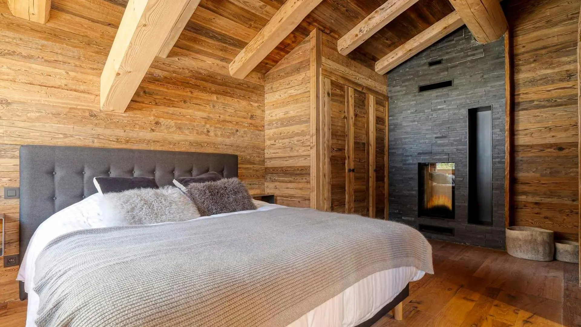 Chalet 5* A La Clusaz : Piscine Chauffee, Skis Aux Pieds, 6 Chambres, Garage 3 Voitures - Fr-1-459-149