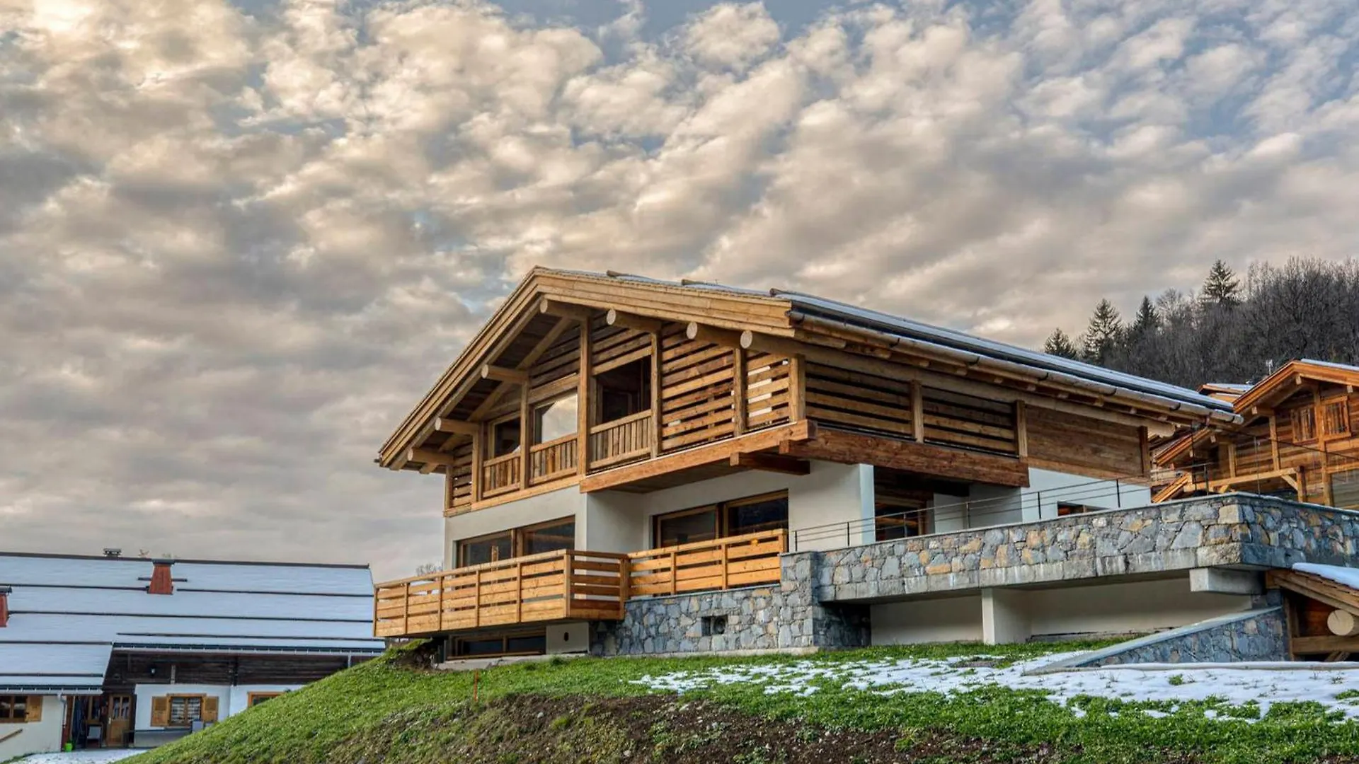 Chalet 5* A La Clusaz : Piscine Chauffee, Skis Aux Pieds, 6 Chambres, Garage 3 Voitures - Fr-1-459-149