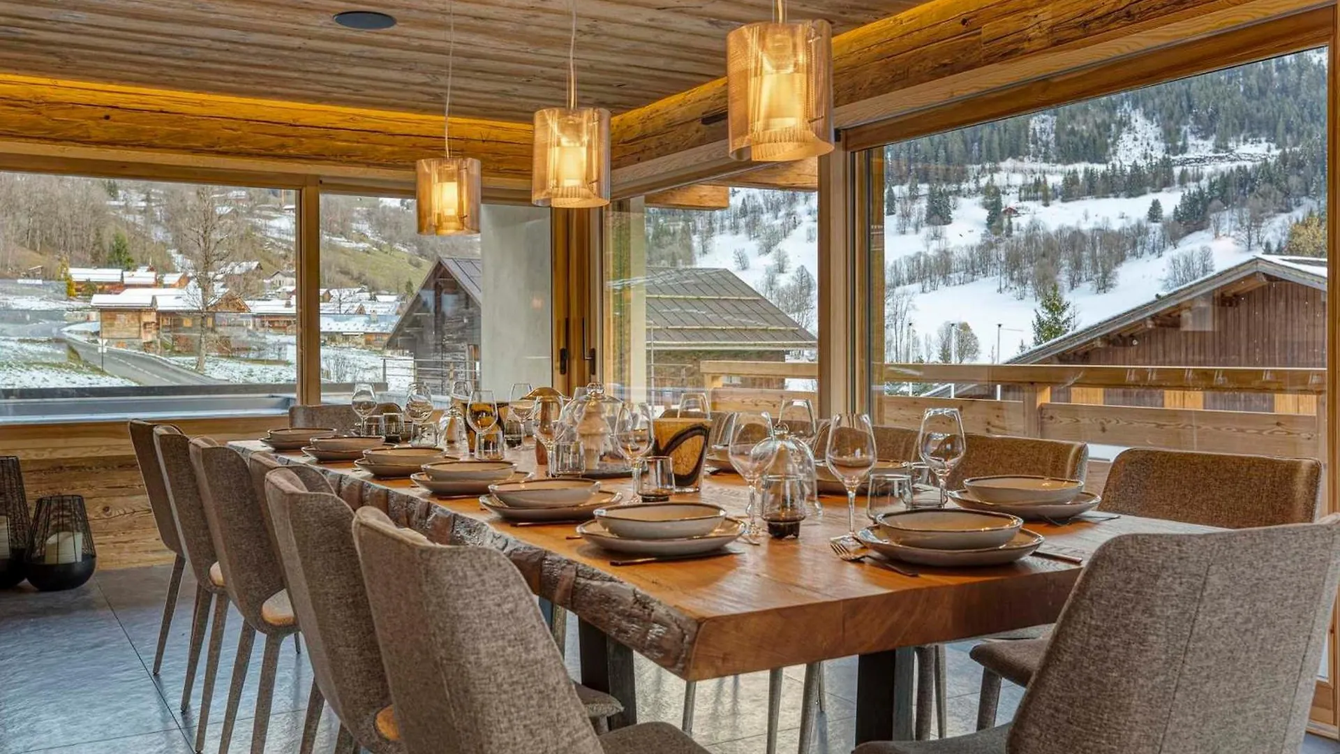 Chalet 5* A La Clusaz : Piscine Chauffee, Skis Aux Pieds, 6 Chambres, Garage 3 Voitures - Fr-1-459-149